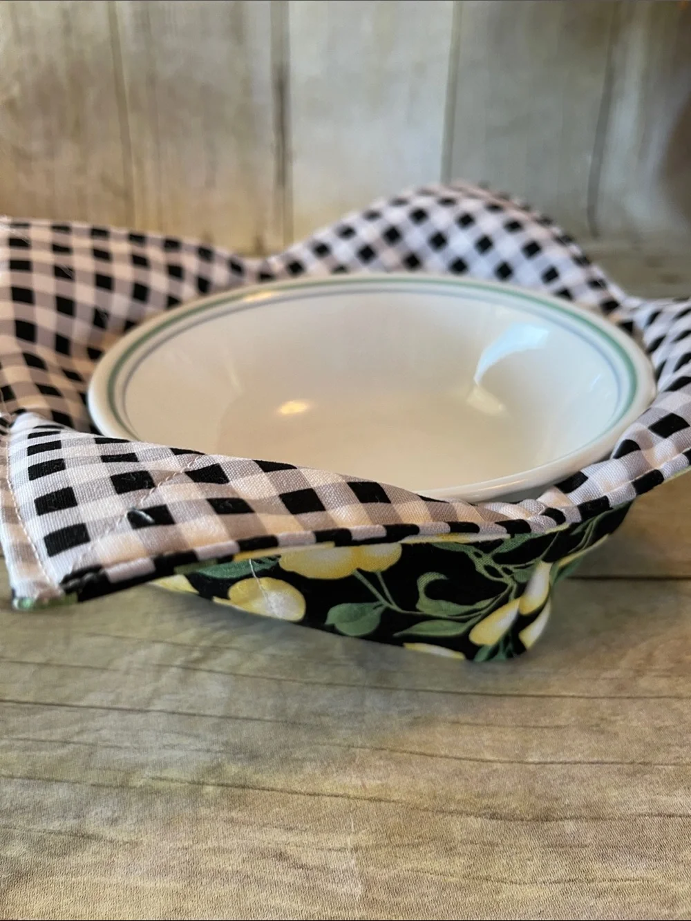 Microwave /Ice Cream Bowl Cozy Reversible Yellow & Black Lemons